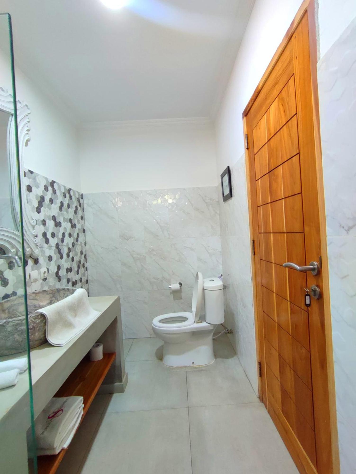 Triple 8 Suites Labuan Bajo Extérieur photo