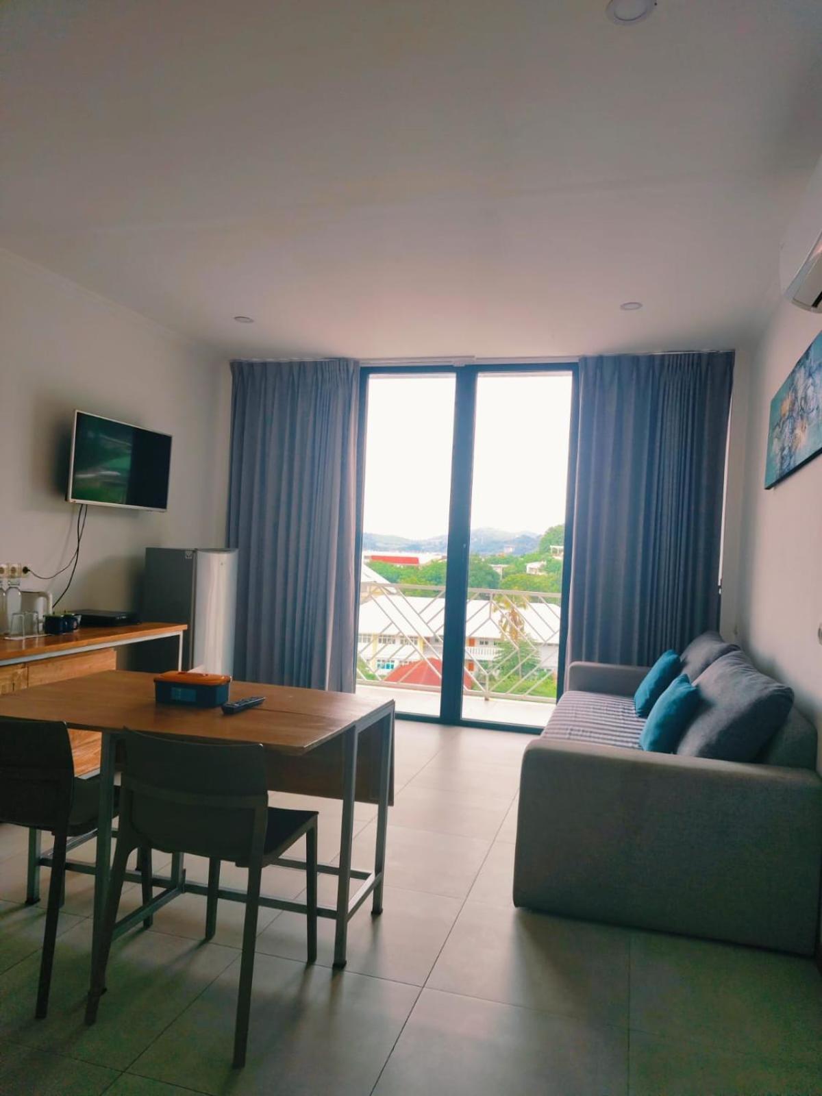 Triple 8 Suites Labuan Bajo Extérieur photo