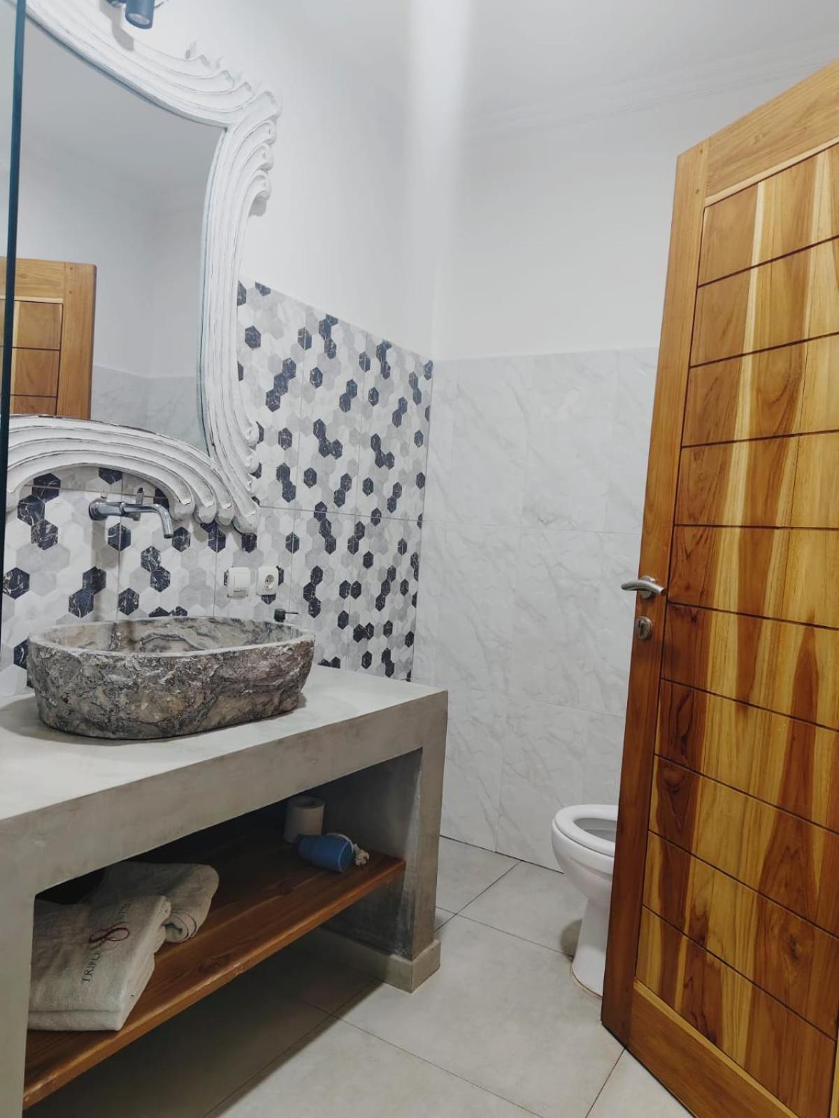 Triple 8 Suites Labuan Bajo Extérieur photo