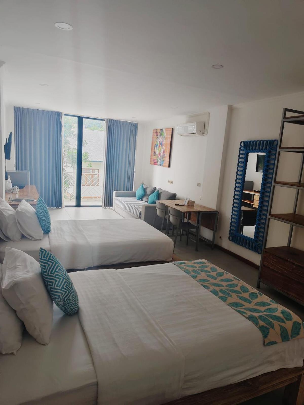 Triple 8 Suites Labuan Bajo Extérieur photo