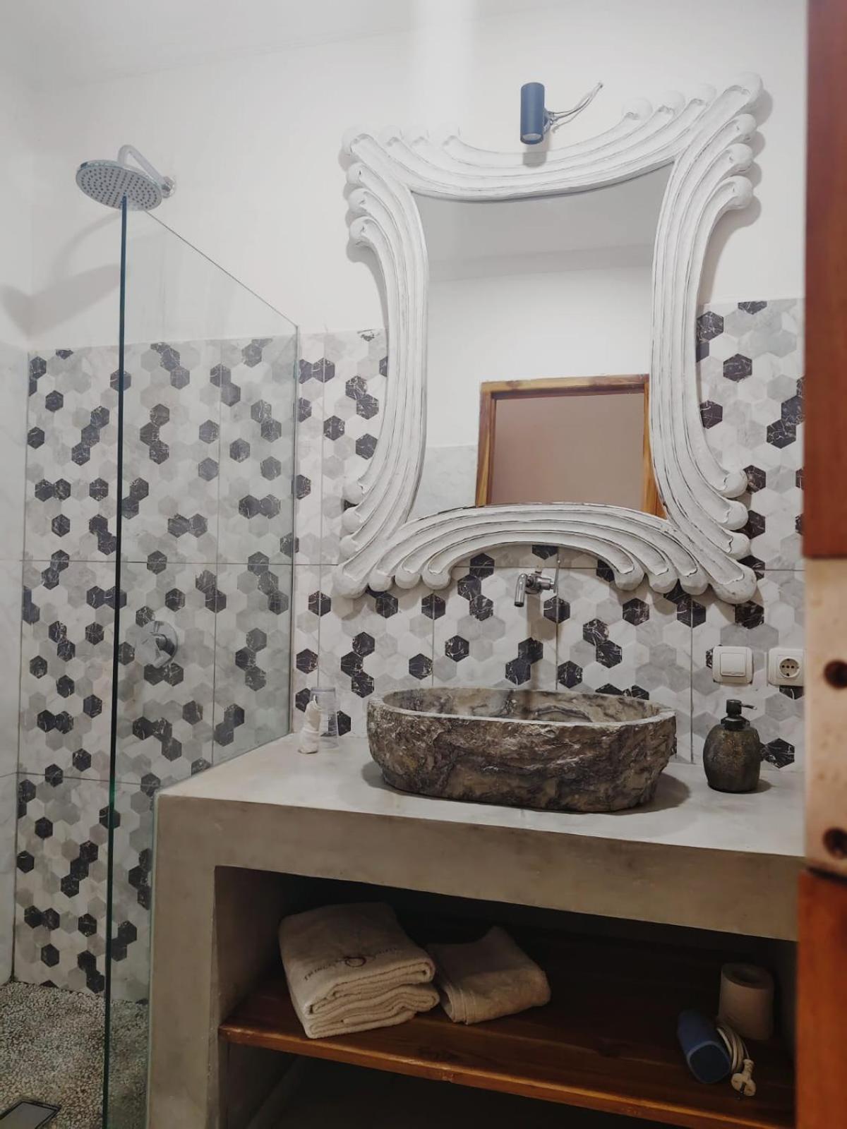 Triple 8 Suites Labuan Bajo Extérieur photo