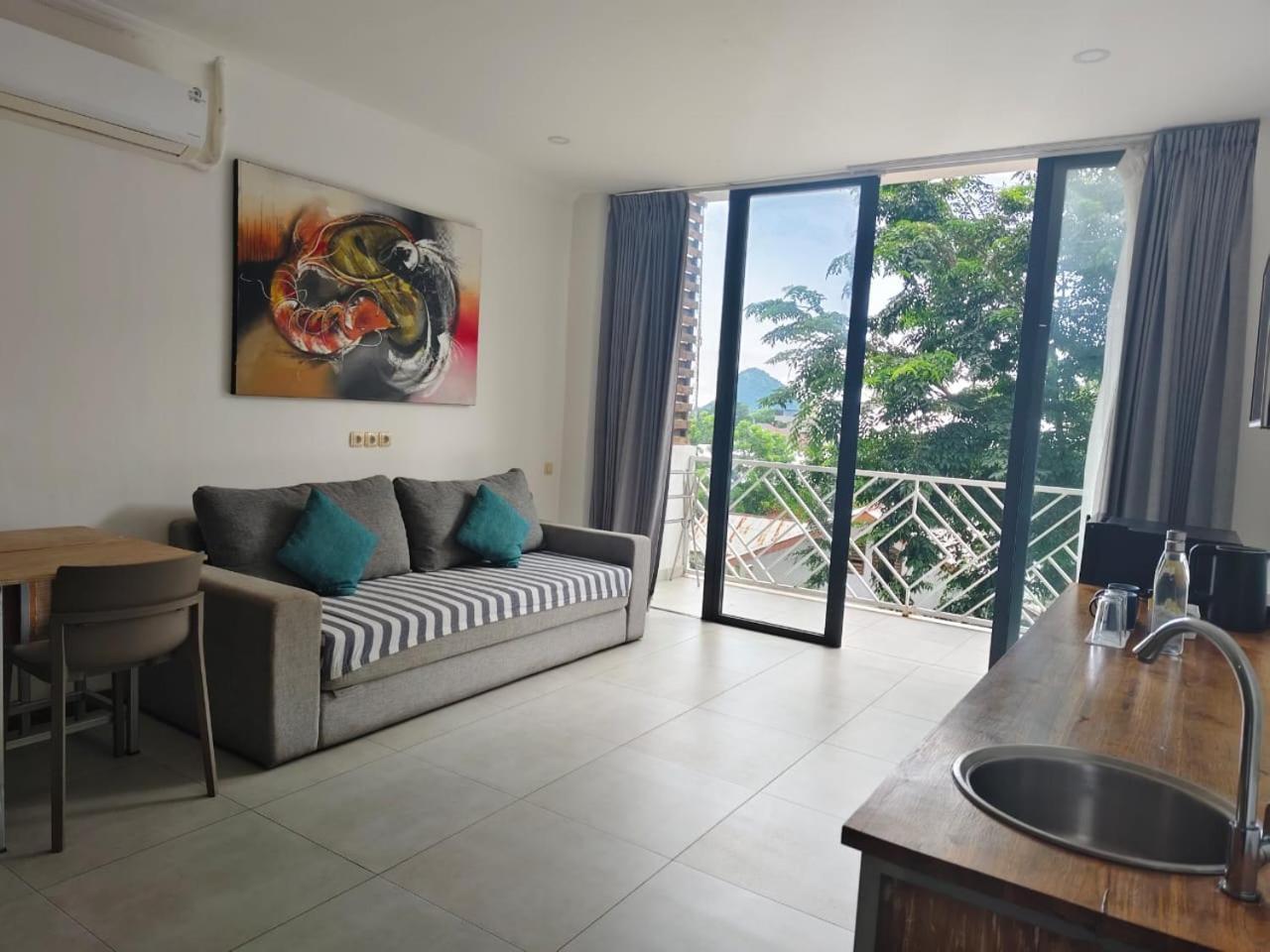 Triple 8 Suites Labuan Bajo Extérieur photo
