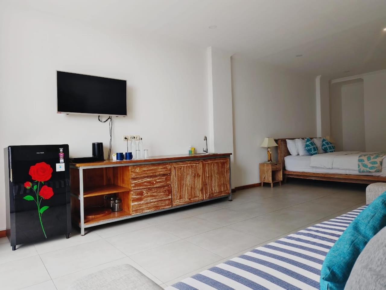 Triple 8 Suites Labuan Bajo Extérieur photo