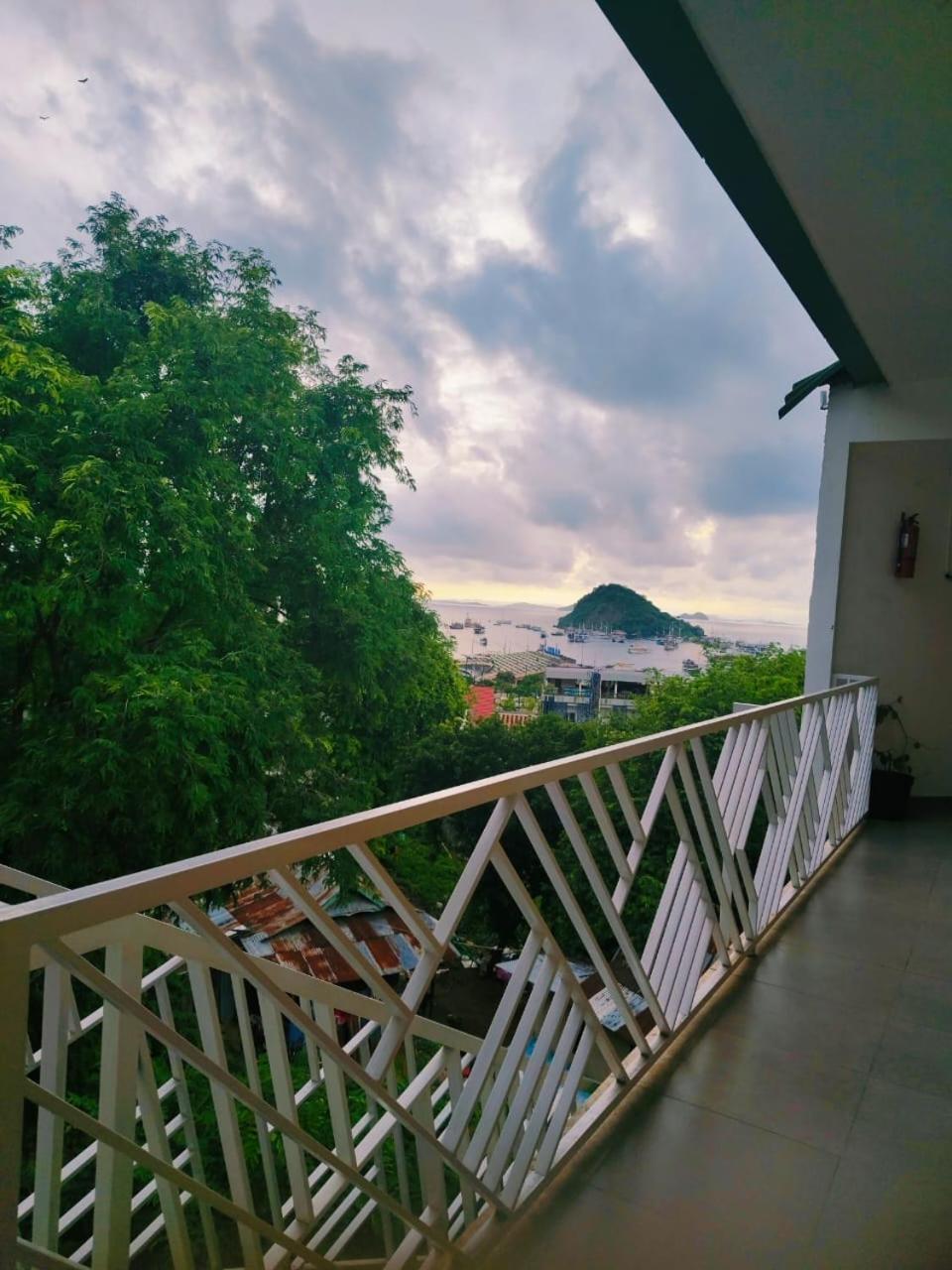 Triple 8 Suites Labuan Bajo Extérieur photo
